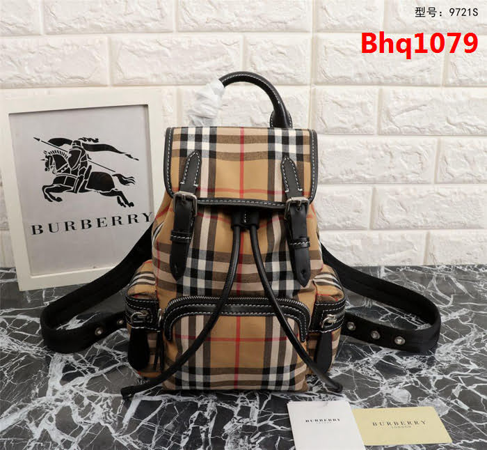 BURBERRY巴寶莉 小號新款 斜背式軍旅背包 復古格紋  Bhq1079