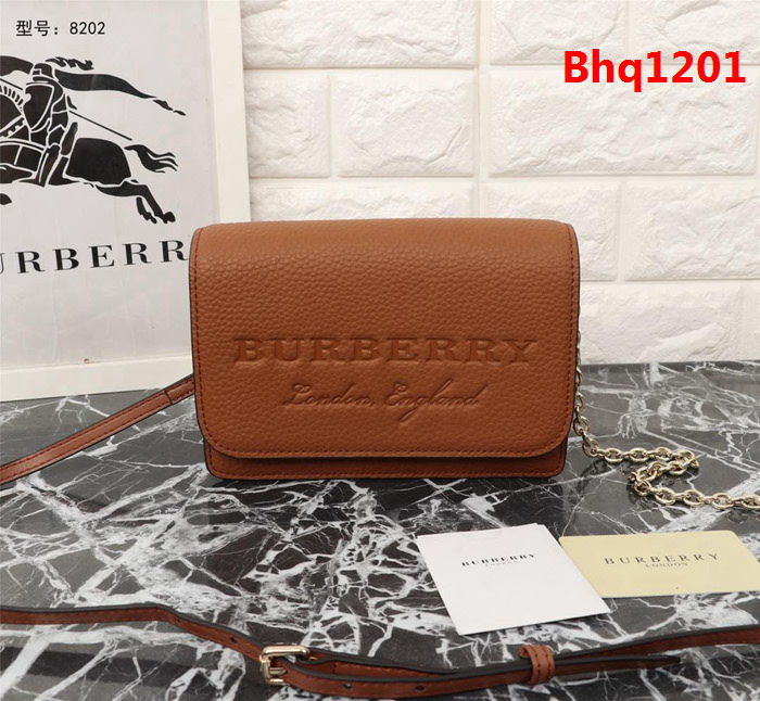 BURBERRY巴寶莉 官網新款 錢夾 可拆式肩背帶 兼作斜背包 8202  Bhq1201