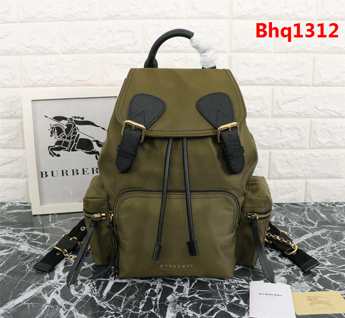 BURBERRY巴寶莉 中號 The Rucksack軍旅背包 3D立體徽標 多功能雙肩包  Bhq1312