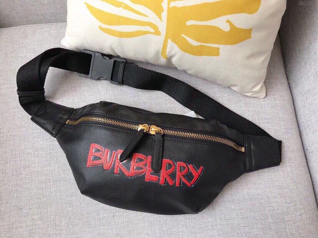 Burberry專櫃新款包包 巴寶莉2018款塗鴉logo腰包胸包  db1005