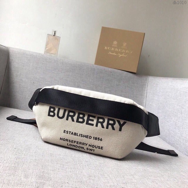 Burberry專櫃新款包包 巴寶莉白色帆布腰包胸包挎包  db1010