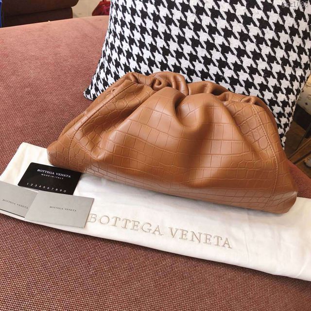 Bottega Veneta女包 寶緹嘉steny包 19新款BV鱷魚紋大號雲朵包 焦糖色  gxz1088