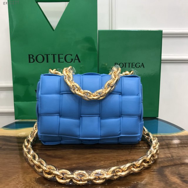 Bottega veneta高端女包 96008泳池藍 寶緹嘉新款枕頭鏈條包 BV大金鏈子小羊皮枕頭包  gxz1177