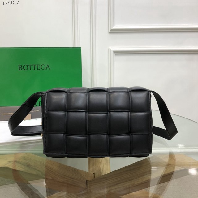 Bottega veneta高端女包 96006 寶緹嘉黑色小羊皮肩背女包 BV經典款Cassette枕頭包  gxz1351