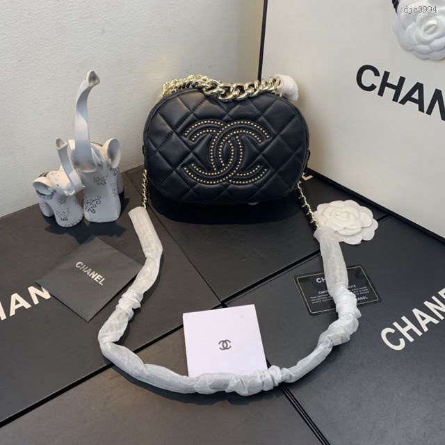 Chanel女包 AS1511 Chanel2020最新羊皮鉚釘相機包鉚釘香香Logo Chanel鏈條單肩斜挎小號包  djc3994