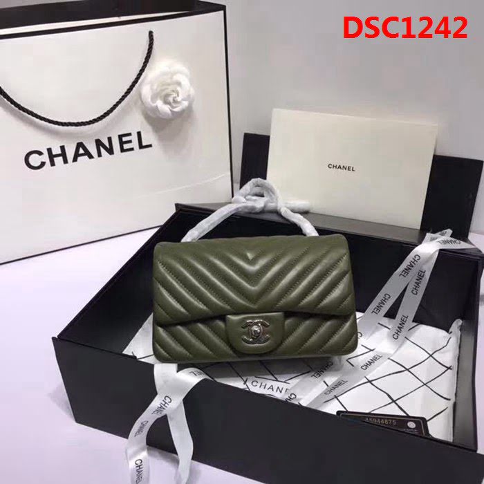 香奈兒CHANEL 升級版V線1116小羊皮肩背斜跨鏈條包 DSC1242