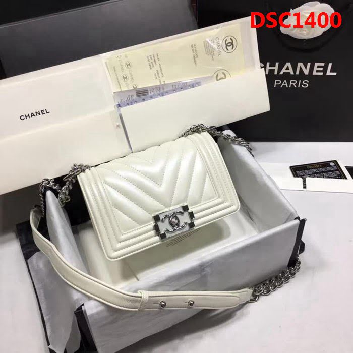 香奈兒CHANEL竭誠精品CHANEL大號67086經典最新款 單肩斜挎鏈條包 DSC1400