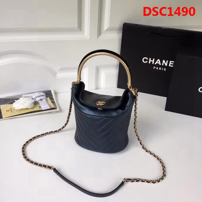 香奈兒CHANEL寶藍Chanel A57861 2018早秋Paris-Hamburg復古風小羊皮水桶包鏈條包DSC1490