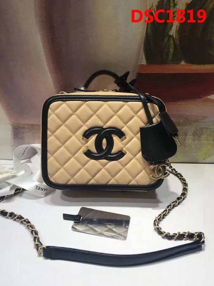 香奈兒CHANEL93342四方盒化妝包 2018新品魚子醬牛皮包 DSC1819