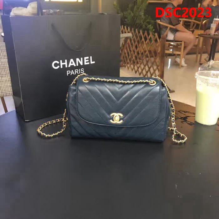 香奈兒CHANEL 57700 2018最新款爆款油臘皮鏈條包 DSC2023