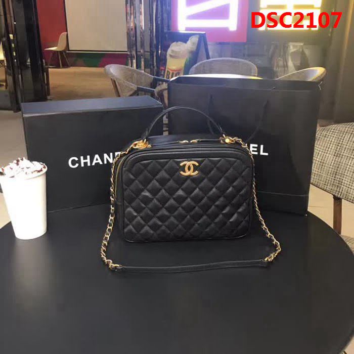 香奈兒CHANEL 57906 正品開發2018新款化妝包手提肩背鏈條包 DSC2107