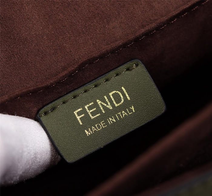 FENDI芬迪 2018最新款 小牛皮 翻蓋手袋 可斜背或手拿 款號2024#  fd1047