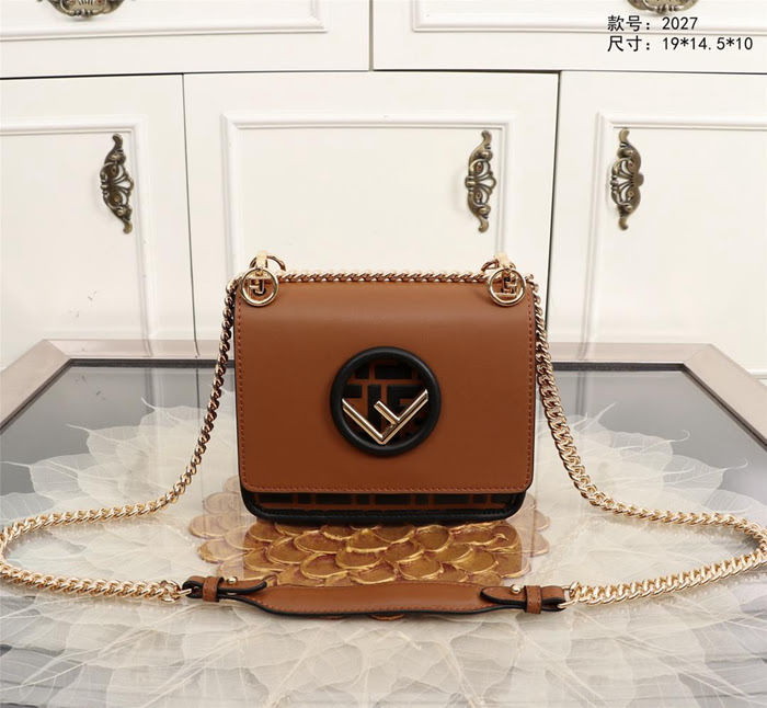 FENDI芬迪 新款 KAN I LOGO 手袋 翻蓋手袋 可斜背或手拿  fd1259