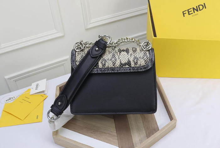 FENDI芬迪 小號 Fendi 8809 2018春夏新款 情人節禮物KAN I LOGO牛皮手袋 可斜背或手拿  fd1343