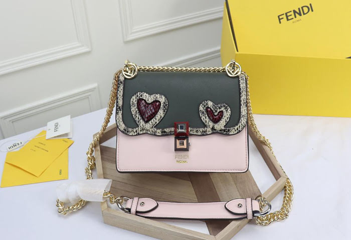 FENDI芬迪 小號 Fendi 8809 2018春夏新款 情人節禮物KAN I LOGO牛皮手袋 可斜背或手拿  fd1344