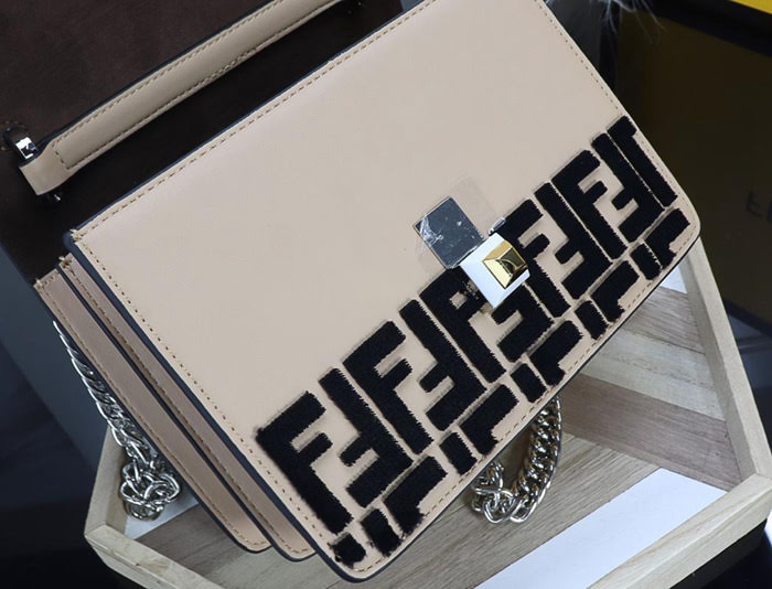 FENDI芬迪 小號 FENDI KAN I 超密織繡花工藝 時尚手提肩背包 8833  fd1450