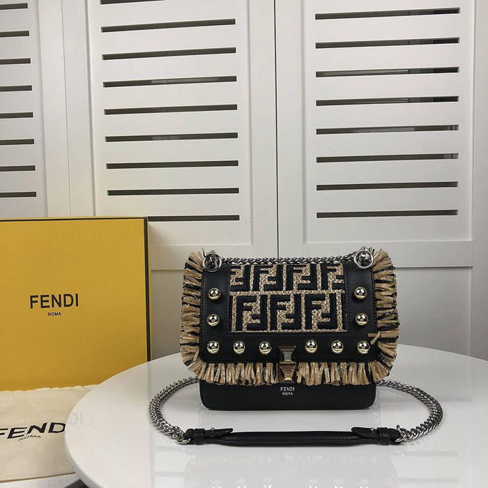 FENDI芬迪 最新款 KAN I手袋 皮配鏈子肩帶 可斜背或手拿  fd1457