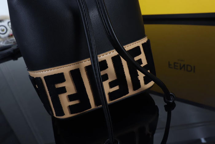 FENDI芬迪 Fendi MINI BUCKET 時尚手提肩背包 可手提 可斜挎 8850  fd1502