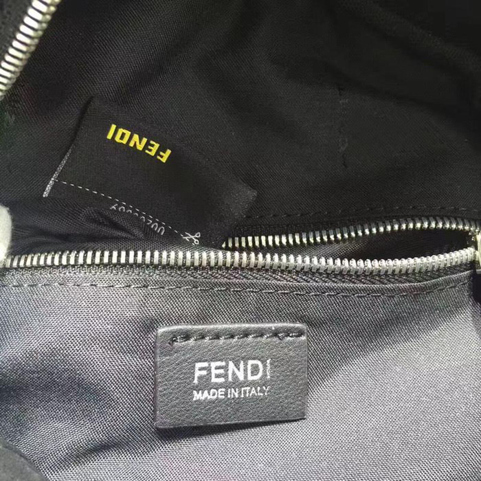 FENDI芬迪 柔軟南非小牛皮背包 飾配最時尚流行的炫彩方釘 皮革提手雙肩包  fd1520