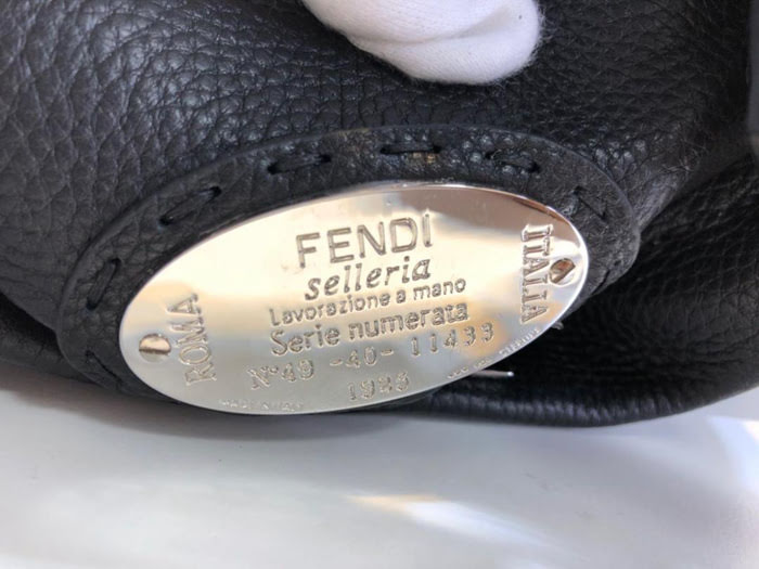 FENDI芬迪 頂級原單 迷你款式 PEEKABOO FIT 小型款信差包 銀色SELLERIA徽章  fd1604