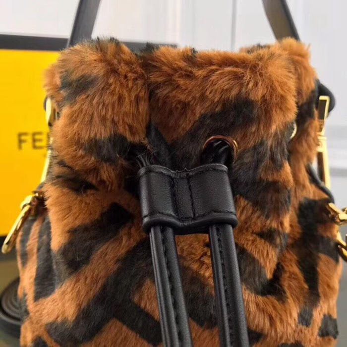 FENDI芬迪 Fendi MINI BUCKET 字母繡桶包 可手提 可斜挎 8850毛毛  fd1633