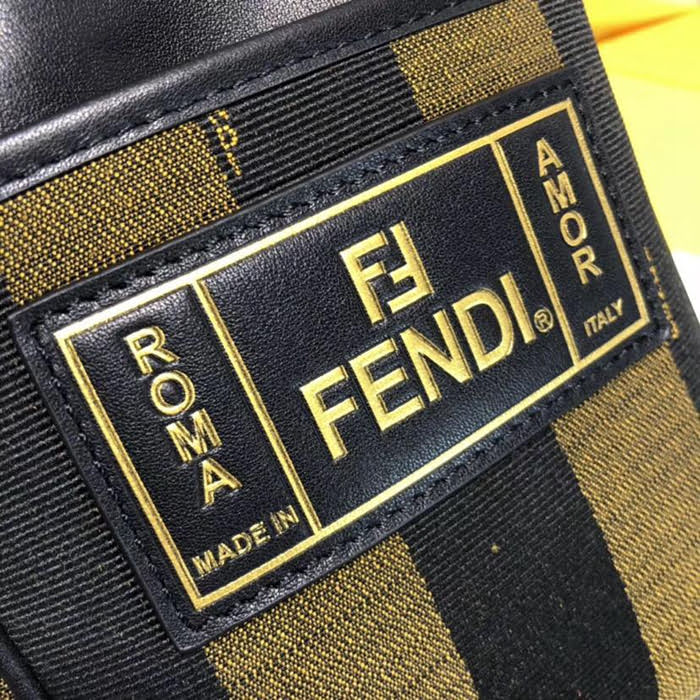 FENDI芬迪 原單發佈會 走秀新款 正面飾有FF圖案 男款斜挎包 F6033  fd1693