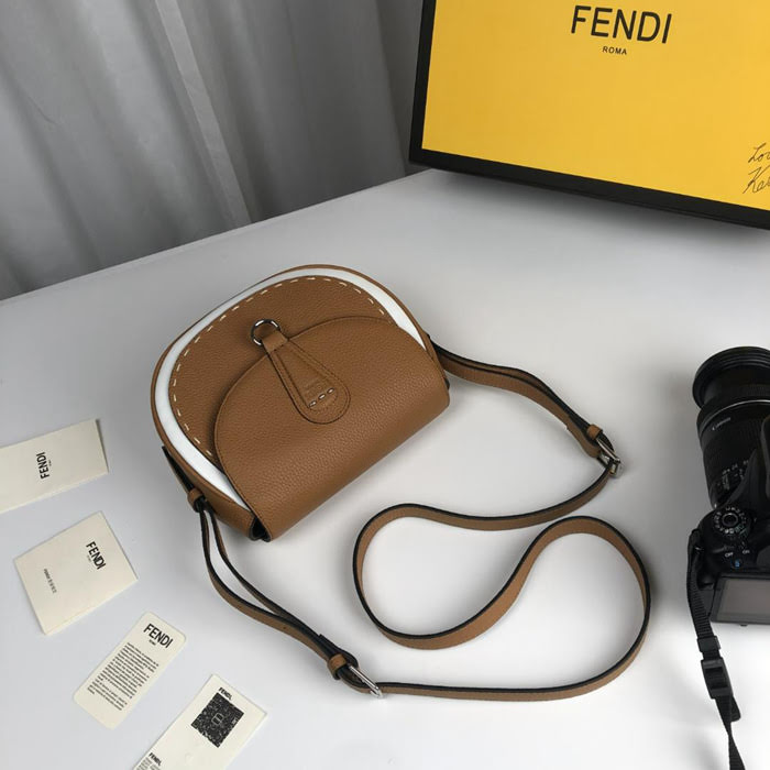 FENDI芬迪 原單爆款 休閒時尚 小斜挎馬鞍包  fd1873
