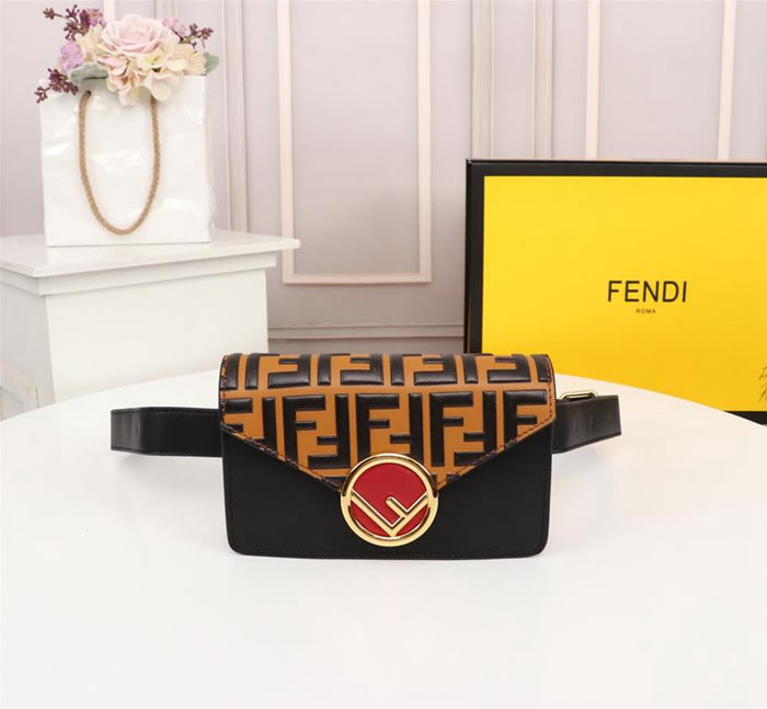 FENDI芬迪 新款 經典FF凸紋印花標誌 摩卡啡色小牛皮 腰包 胸包 鏈條斜挎包  fd1921