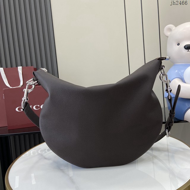 Gucci專櫃古馳最新款Body雙鎖扣粒面軟皮小號男士肩背包 jh2466型號：801887
