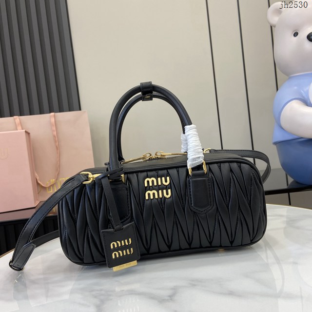 miumiu繆繆專櫃最新款Arcadie牛皮革中號保齡球手提包斜挎包 jh2530型號：5BB148