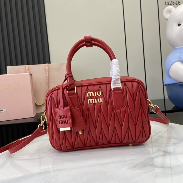 miumiu繆繆專櫃最新款Arcadie Matelasse羊皮革中號保齡球手提包斜挎包 jh2546型號：5BB124