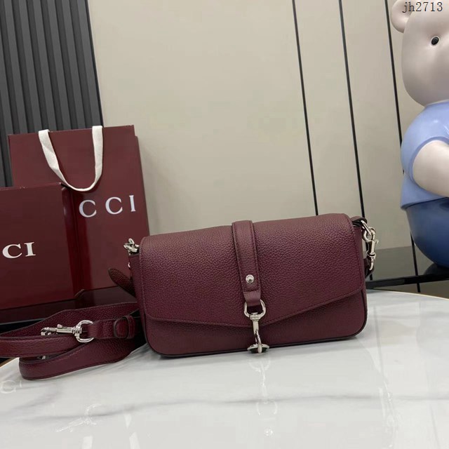 Gucci專櫃古馳2025春夏系列最新款原廠皮斜挎包肩背包 jh2713型號：821623