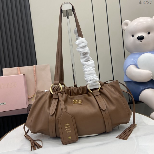 MIU MIU專櫃繆繆最新款中古腋下餃子包 jh2727型號：5BG306