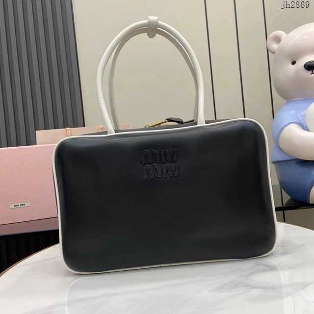MIU MIU專櫃繆繆最新款公事包小牛皮手提包 jh2869型號：5BB117