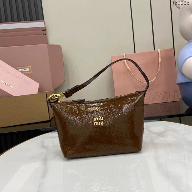 MIU MIU專櫃繆繆最新款油蠟漆皮飯盒包 jh2935型號：5NE841