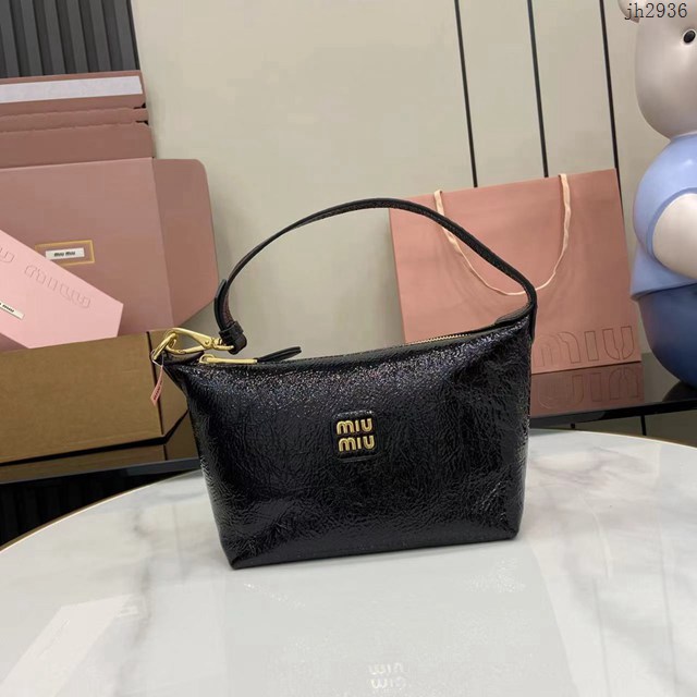 MIU MIU專櫃繆繆最新款油蠟漆皮飯盒包 jh2936型號：5NE841