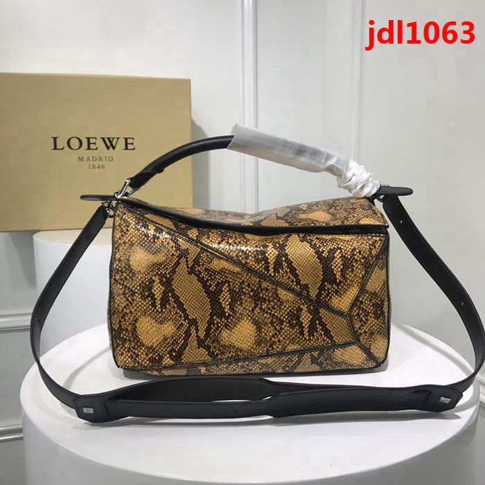 LOEWE羅意威 蛇紋 原單品質 火遍全世界熱銷款 puzzle bag 手提肩背包 6605  jdl1063