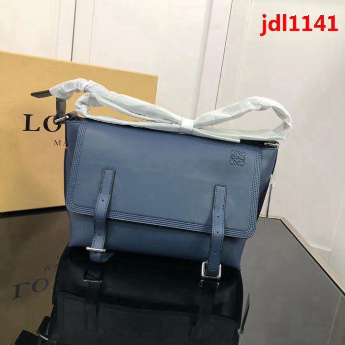 LOEWE羅意威 專櫃同步 Military Messenger 經典百搭信使包 男女同款 0168  jdl1141