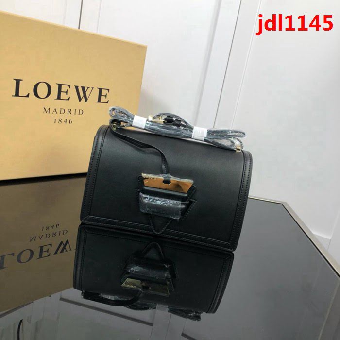 LOEWE羅意威 原單品質 Barcelona三角包 L01582016 最新概念款 牛皮肩背斜挎包  jdl1145