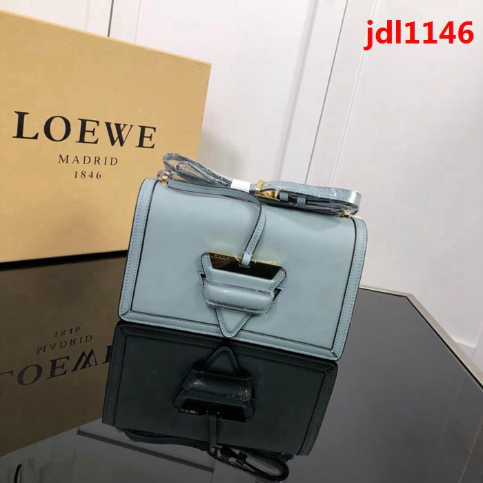 LOEWE羅意威 原單品質 Barcelona三角包 L01582016 最新概念款 牛皮肩背斜挎包  jdl1146