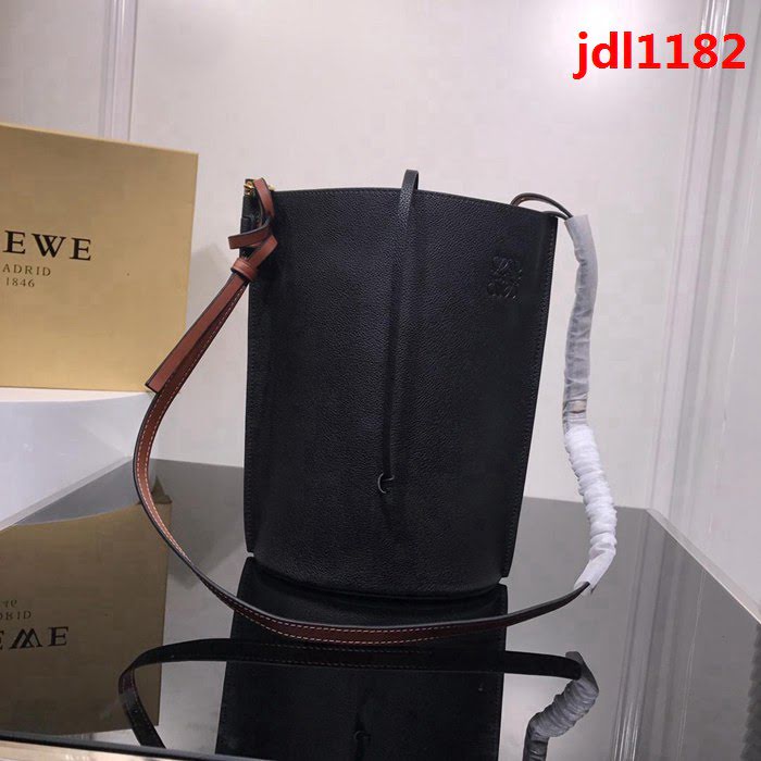 LOEWE羅意威 原單五金 最新geta水桶包 簡單時尚 百搭肩背包 3040  jdl1182