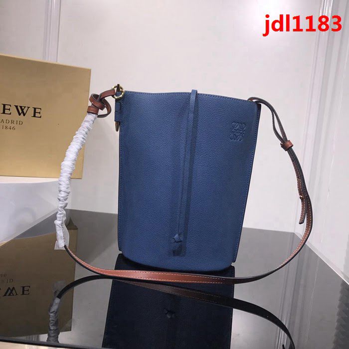 LOEWE羅意威 原單五金 最新geta水桶包 簡單時尚 百搭肩背包 3040  jdl1183