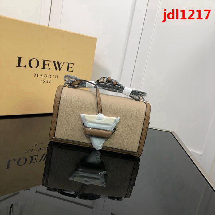 LOEWE羅意威 Barcelona 荔枝紋三角包 小牛皮肩背斜挎包 雜誌爆款 0158荔枝紋  jdl1217