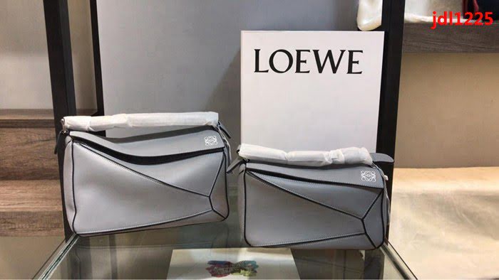 LOEWE羅意威 原單品質 特殊管道貨源 Puzzle手袋 對版顏色拼接 可單肩斜挎  jdl1225