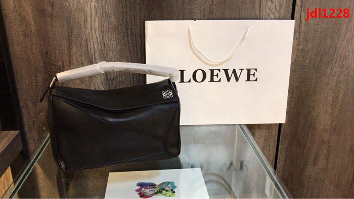 LOEWE羅意威 原單品質 特殊管道貨源 Puzzle手袋 對版顏色拼接 可單肩斜挎  jdl1228