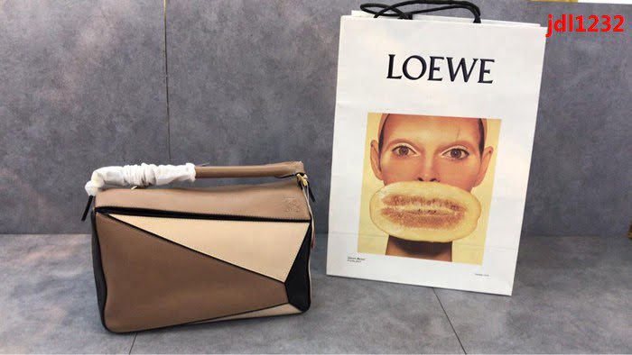 LOEWE羅意威 原單品質 特殊管道貨源 Puzzle手袋 對版顏色拼接 可單肩斜挎  jdl1232