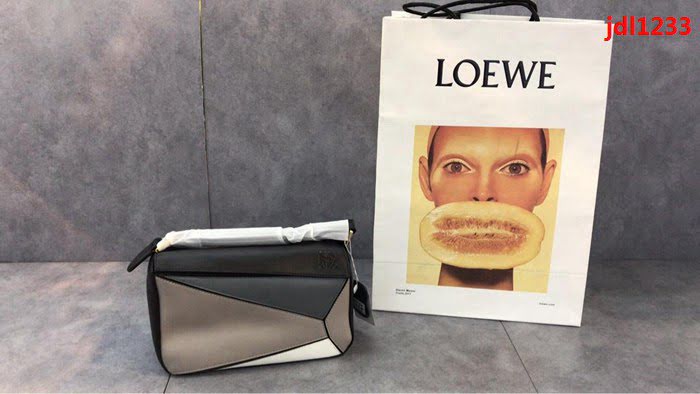 LOEWE羅意威 原單品質 特殊管道貨源 Puzzle手袋 對版顏色拼接 可單肩斜挎  jdl1233