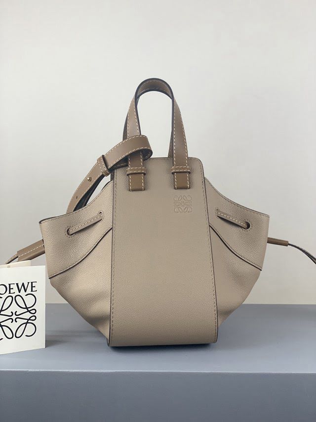 LOEWE包包 羅意威小號hammock拼接手挽肩背斜挎包包 3046A  tcl1295