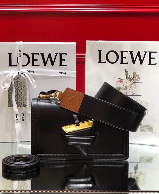 LOEWE新款包包 羅意威Barcelona雙肩帶三角包 羅意威小挎包 10157  tcl1301