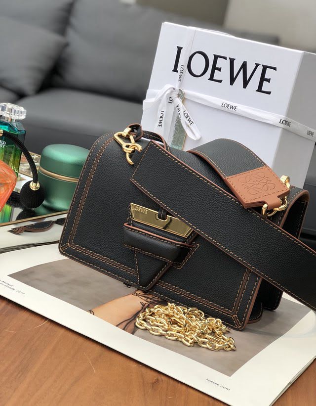 LOEWE包包 羅意威Barcelona雙肩帶斜挎包 10156  tcl1312